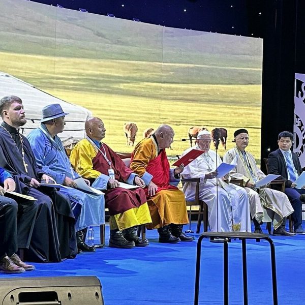 栖身大地，拥抱天空——教宗方济各的蒙古使徒之旅